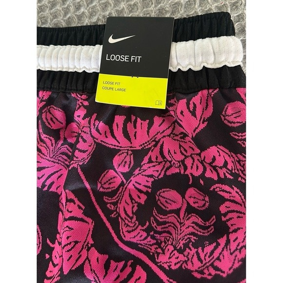 Shorts - Picture 6 of 7